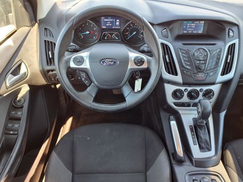 Used 2014 Ford Focus SE w/ SE Winter Package image 6