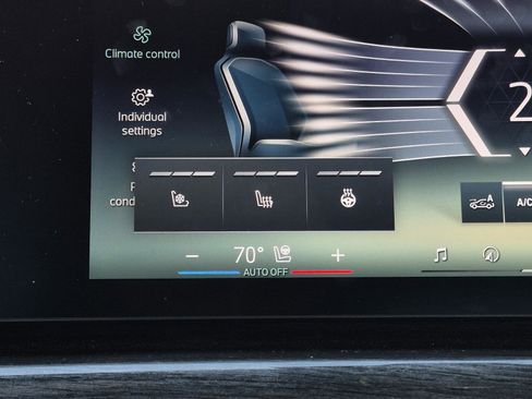 Certified 2025 BMW 760i xDrive w/ Luxury Rear Seating Package AWD/4WD image 20