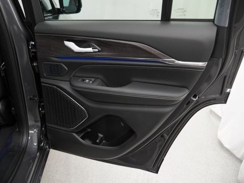 New 2025 Jeep Grand Cherokee Overland w/ Trailer Tow Package image 32