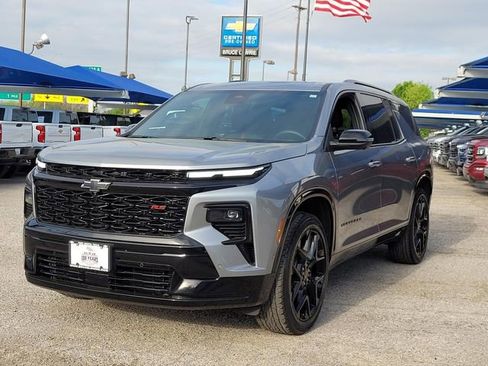 Used 2024 Chevrolet Traverse RS image 1