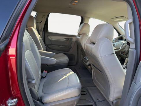 Used 2014 Chevrolet Traverse LT image 18