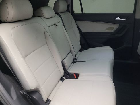 Used 2019 Volkswagen Tiguan SE w/ Panoramic Sunroof Package image 19