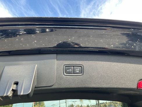 Used 2022 Porsche Cayenne Platinum Edition image 10