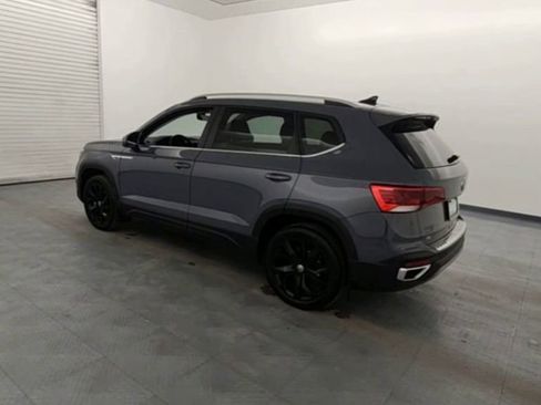 Used 2024 Volkswagen Taos SE w/ Panoramic Sunroof Package image 6