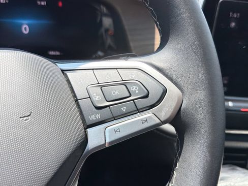 Used 2024 Volkswagen Atlas SE FWD image 23