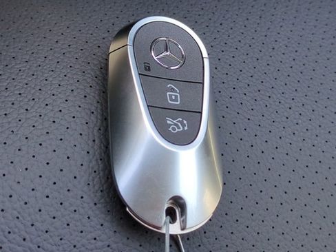 Used 2025 Mercedes-Benz C 300 Sedan image 28