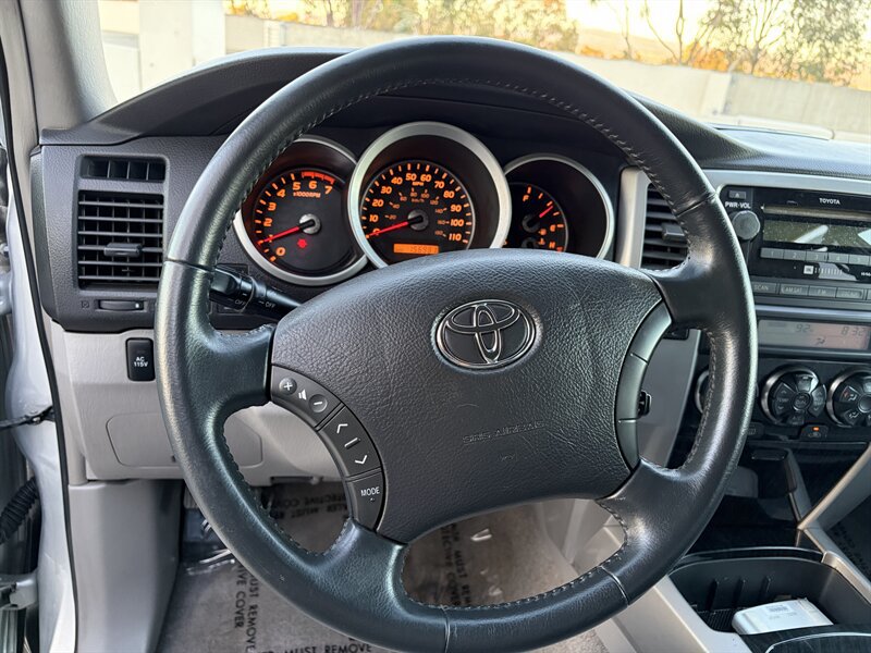 Used 2006 Toyota 4Runner Limited w/ Preferred Accessory Pkg RWD image 16