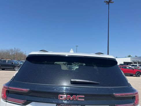 Used 2025 GMC Acadia Elevation w/ Elevation Premium Package FWD image 5