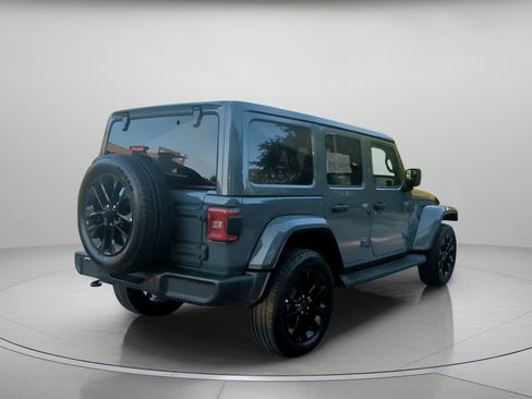 Used 2025 Jeep Wrangler Unlimited Sahara AWD/4WD image 27