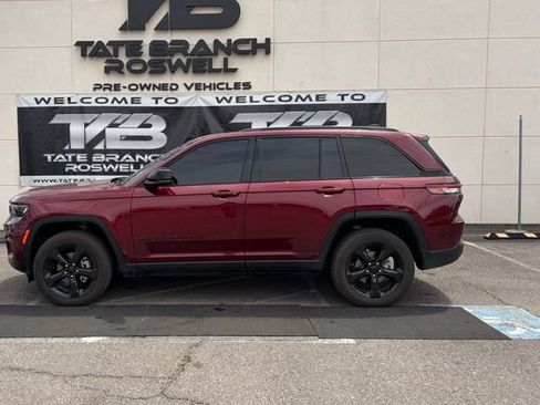 Used 2025 Jeep Grand Cherokee Altitude AWD/4WD image 11
