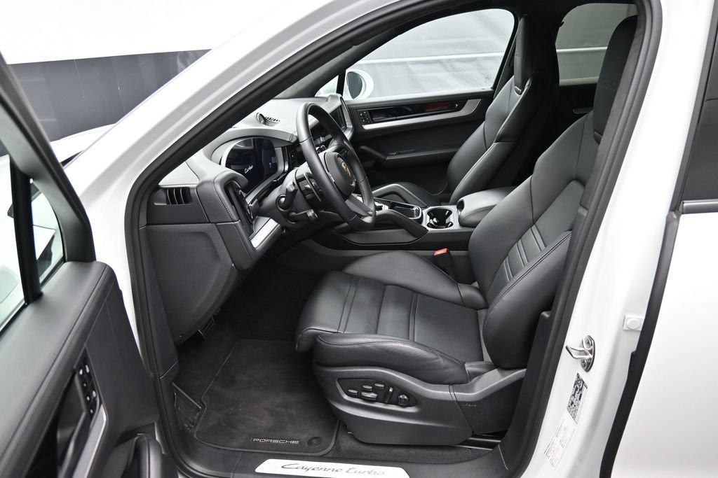 Used 2024 Porsche Cayenne Turbo AWD/4WD image 5