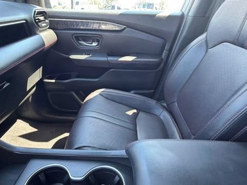 Used 2025 Honda Pilot Black Edition image 23
