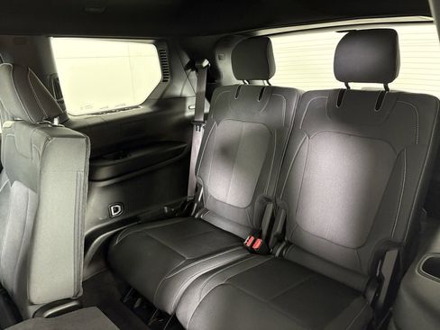 Used 2025 Jeep Grand Cherokee L Laredo image 39