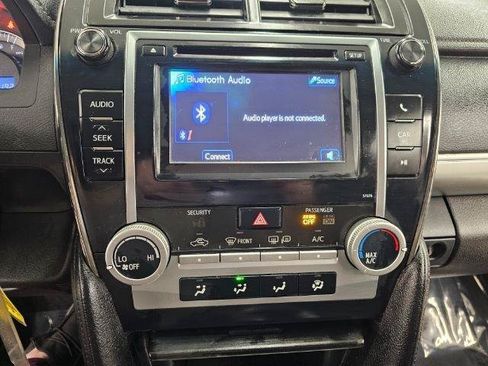 Used 2014 Toyota Camry SE FWD image 16