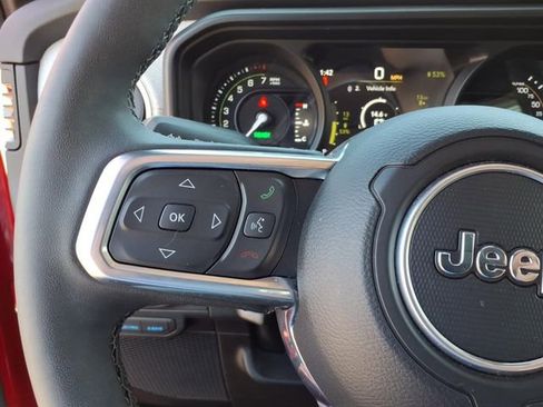 Used 2025 Jeep Wrangler Unlimited Sahara AWD/4WD image 8