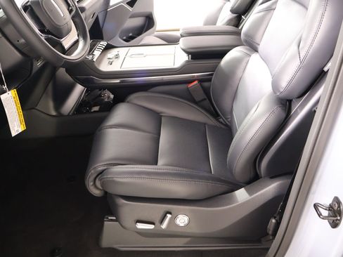 New 2026 Lincoln Navigator Reserve AWD/4WD image 12