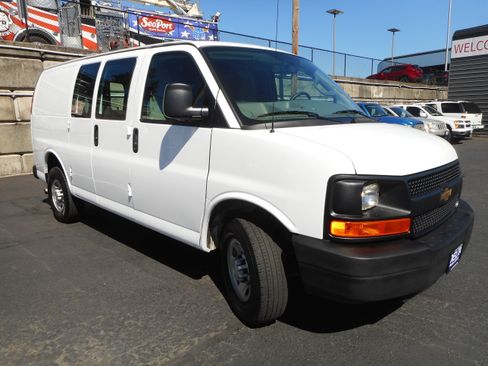 Used 2016 Chevrolet Express 2500 RWD image 1