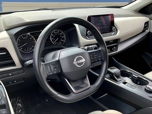 Used 2025 Nissan Rogue SV AWD/4WD image 18