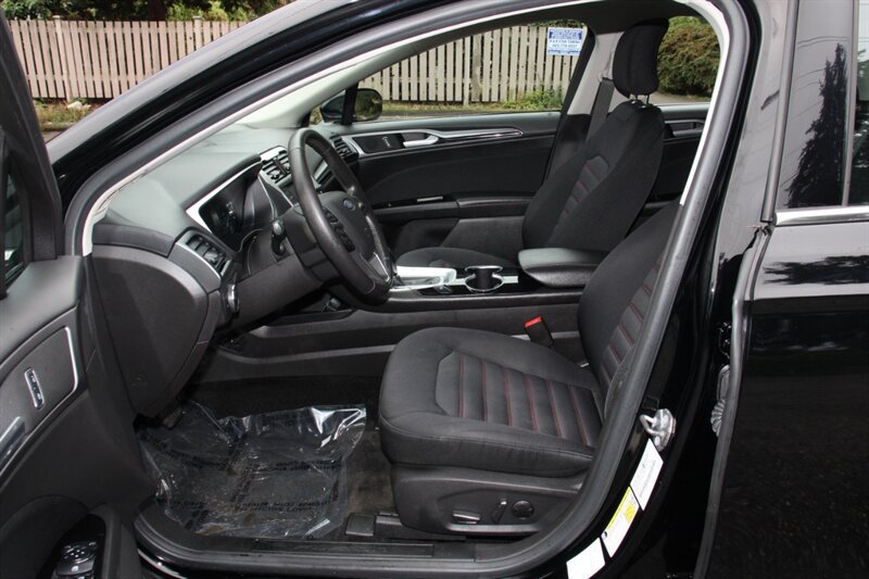 Used 2016 Ford Fusion SE w/ Equipment Group 201A FWD image 8