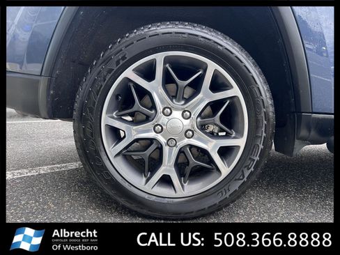 Used 2021 Jeep Grand Cherokee Limited w/ Sun & Sound Group image 33