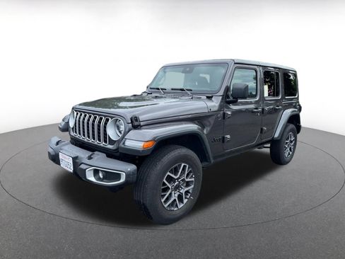 Used 2025 Jeep Wrangler Unlimited Sahara AWD/4WD image 3