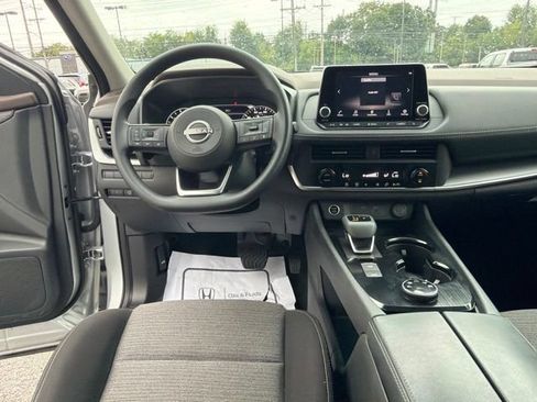 Used 2023 Nissan Rogue SV AWD/4WD image 16
