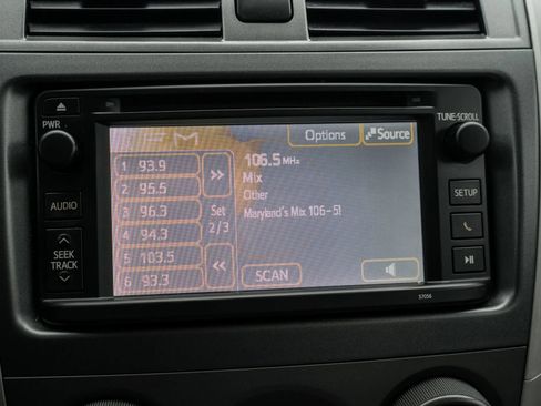 Used 2013 Toyota Corolla LE Special Edition image 18