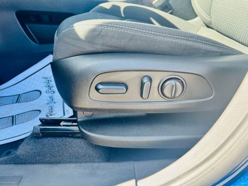 Used 2022 GMC Terrain SLE w/ Driver Convenience Package image 15