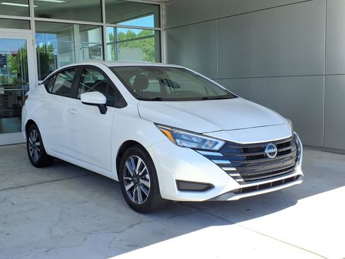 Used 2025 Nissan Versa SV FWD image 1