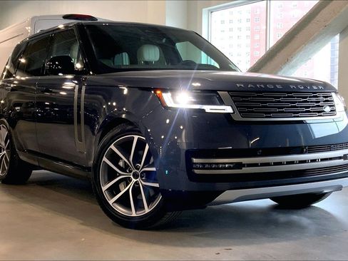 New 2026 Land Rover Range Rover SE image 2
