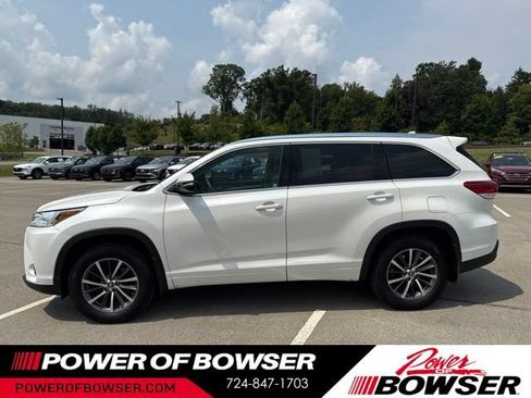 Used 2017 Toyota Highlander XLE w/ Carpet Mat Package AWD/4WD image 5