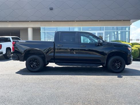 Used 2023 Chevrolet Silverado 1500 Custom Trail Boss w/ LPO, Dark Essentials Package AWD/4WD image 4