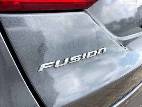Used 2017 Ford Fusion SE w/ Fusion SE Technology Package FWD image 21