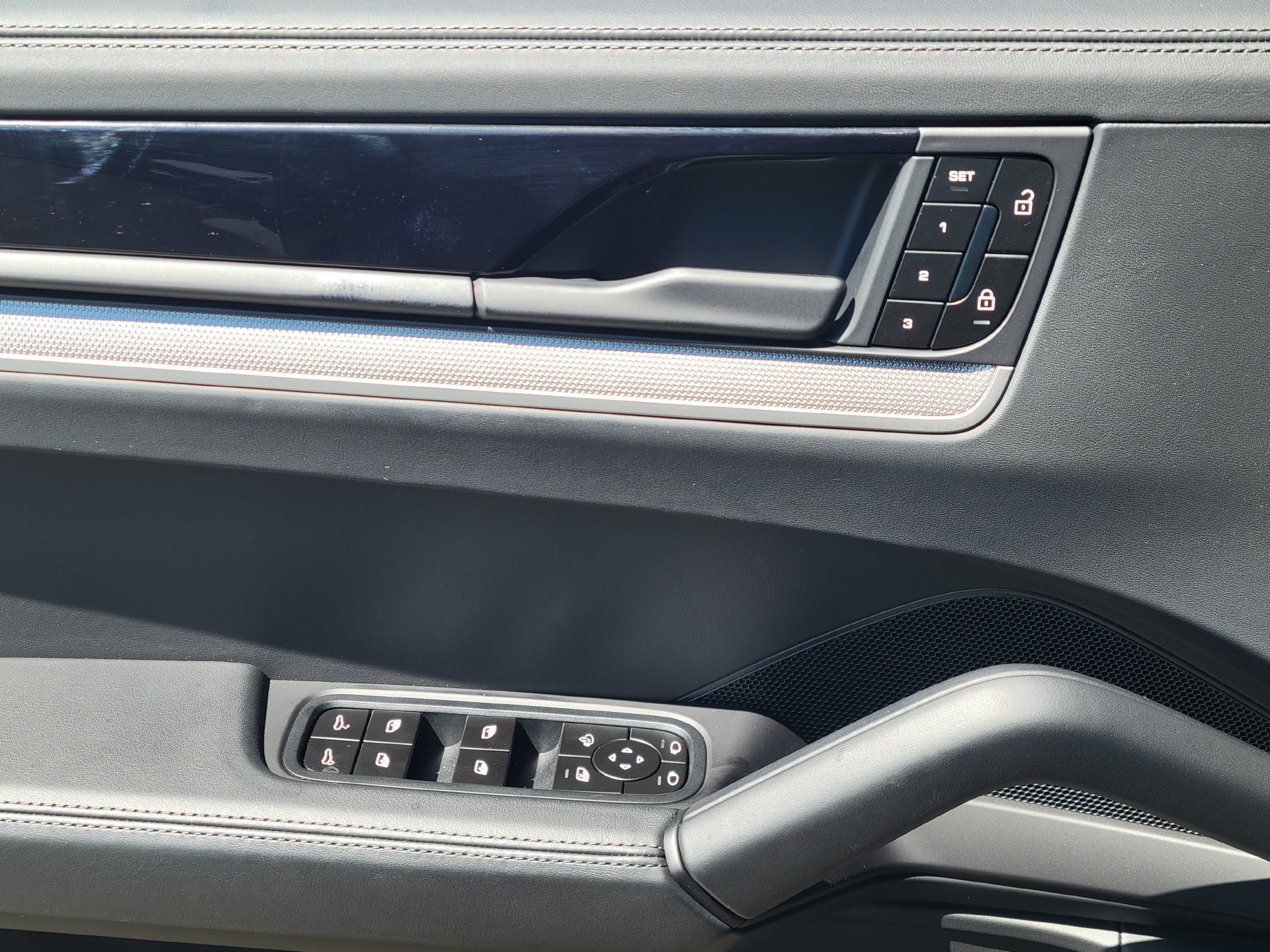 Certified 2026 Porsche Cayenne Coupe AWD/4WD image 23