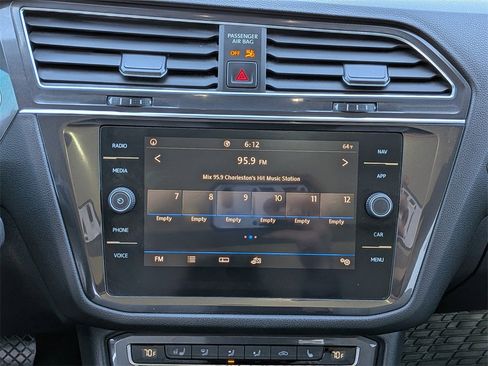 Used 2020 Volkswagen Tiguan SEL image 19