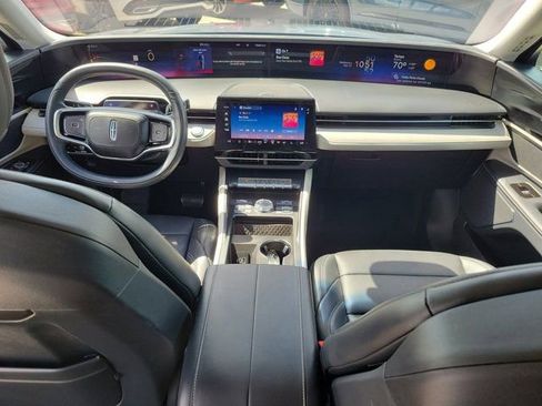 Certified 2025 Lincoln Nautilus Premier AWD/4WD image 17
