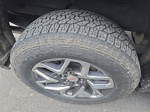 Used 2024 GMC Sierra 1500 SLT w/ SLT Convenience Package image 3