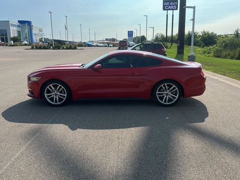 Used 2015 Ford Mustang Coupe RWD image 6