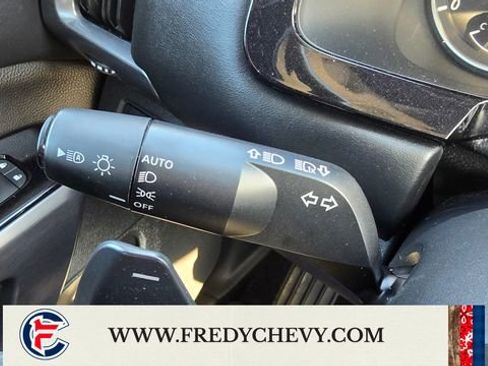 Used 2025 Nissan Pathfinder SL AWD/4WD image 18