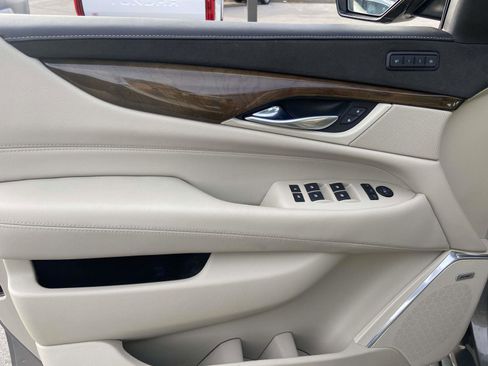 Used 2019 Cadillac Escalade Premium Luxury image 9