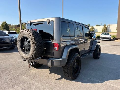 Used 2016 Jeep Wrangler Unlimited Sahara w/ Connectivity Group AWD/4WD image 8
