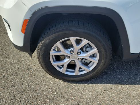 Used 2022 Jeep Grand Cherokee Limited AWD/4WD image 38