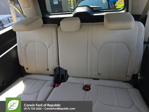 Used 2023 Ford Expedition Max Platinum image 14