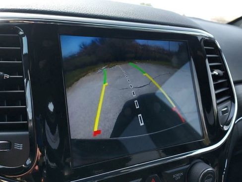 Used 2022 Jeep Grand Cherokee Limited image 25