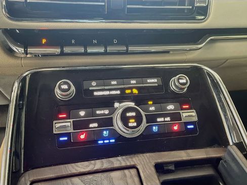 Used 2019 Lincoln Navigator Reserve AWD/4WD image 16