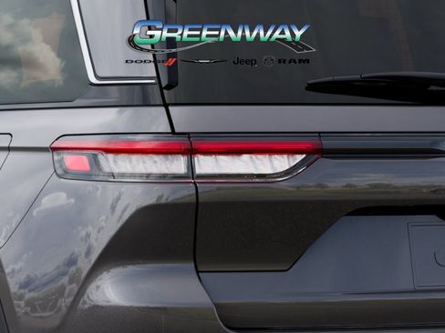 New 2025 Jeep Grand Cherokee Limited RWD image 9