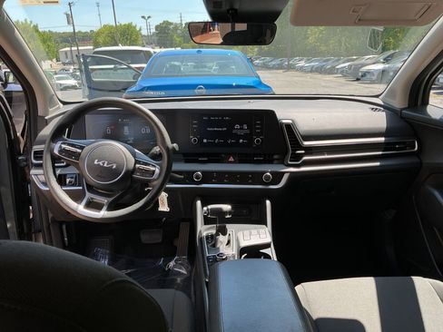 Used 2025 Kia Sportage LX FWD image 28