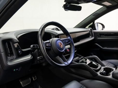 Certified 2024 Porsche Cayenne Turbo GT image 4