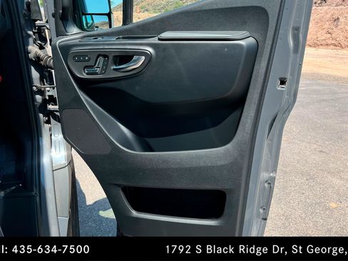 Used 2025 Mercedes-Benz Sprinter 2500 image 21