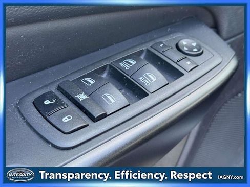 Used 2022 Jeep Cherokee Trailhawk w/ Comfort/Convenience Group AWD/4WD image 16